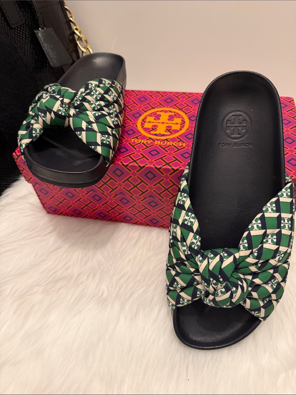 TORY BURCH PUFFY KNOTTED ANATOMIC SLIDE